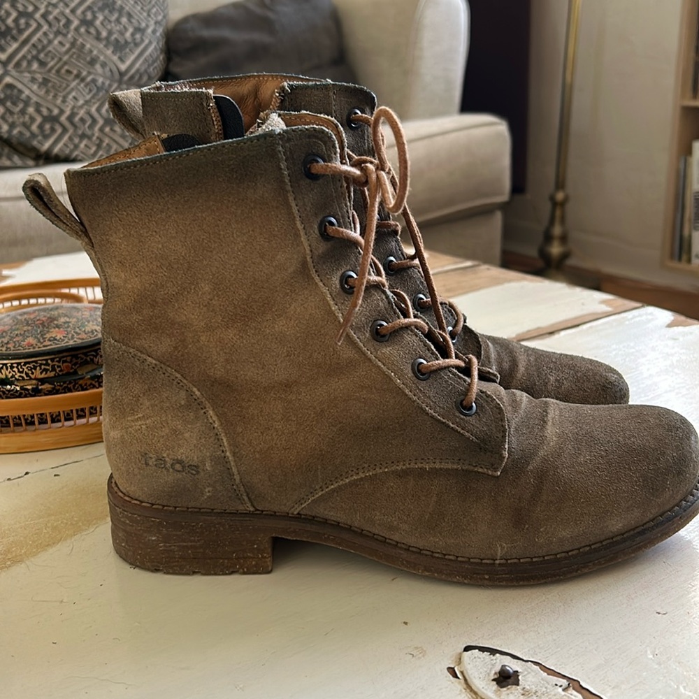 Taos footwear zip side boots